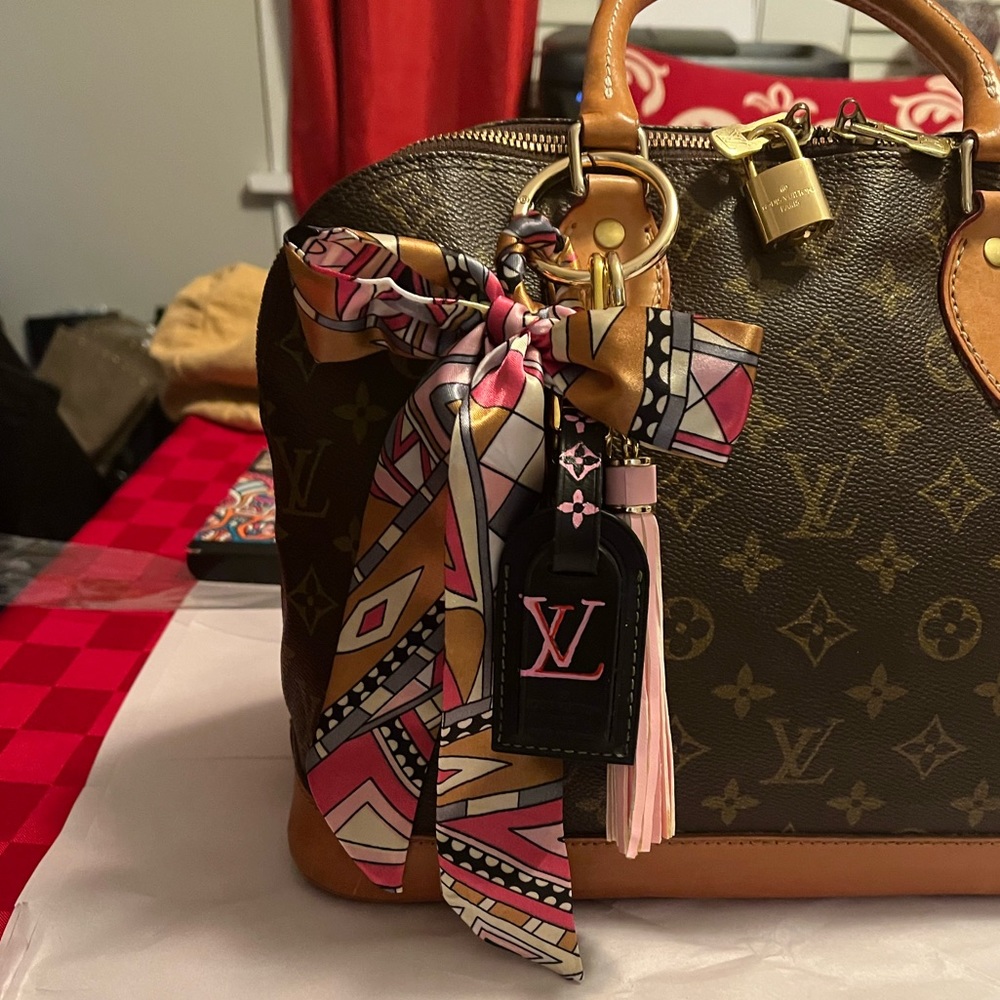 Authentic Louis Vuitton Luggage tag, Twilly & Tassel